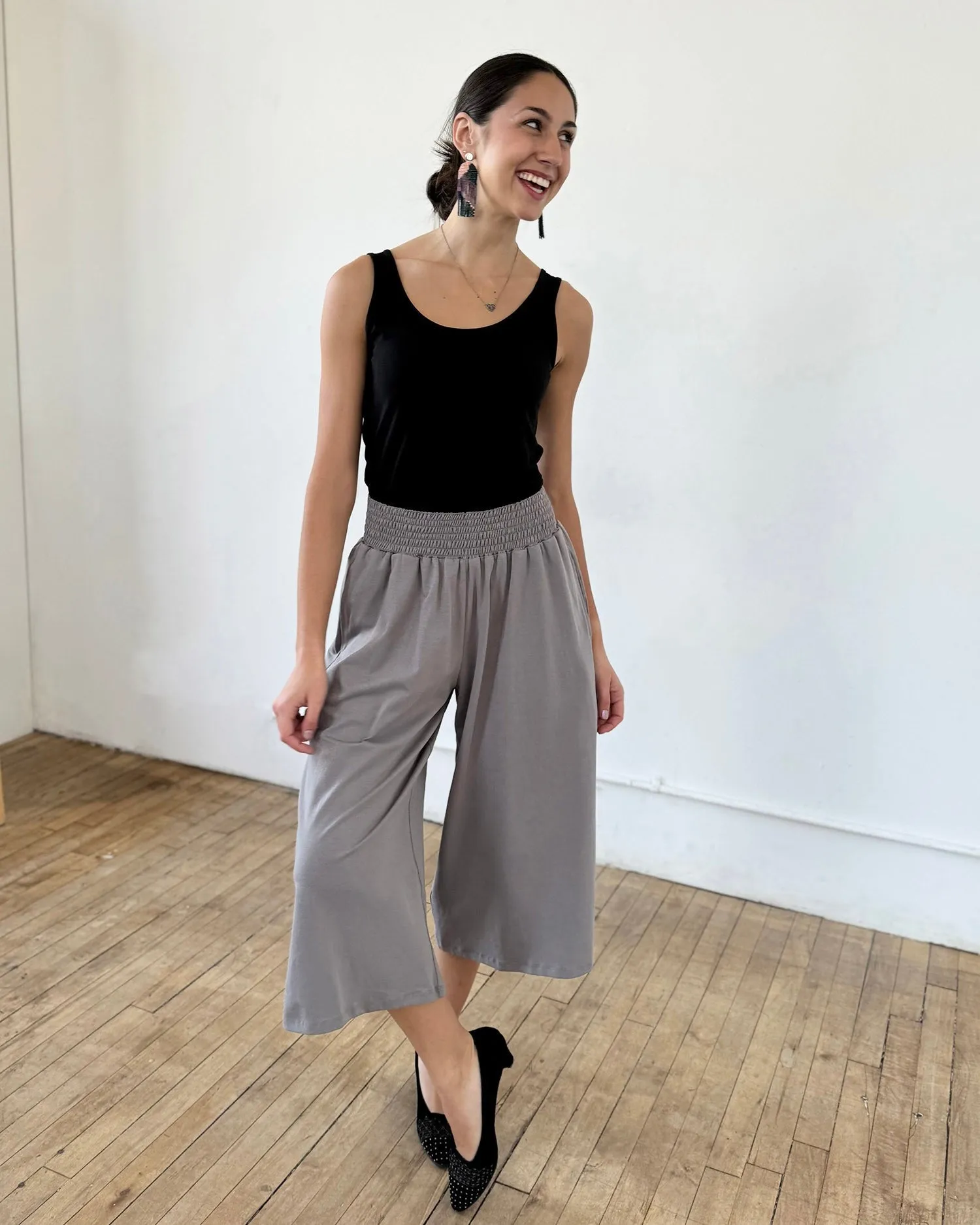 EDEN smocked capri pants in Circular Grey