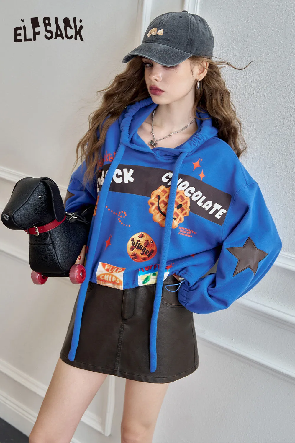 ELFSACK 2024 Autumn New Arrivals Retro fun print hooded sweatshirt for women, short casual tops