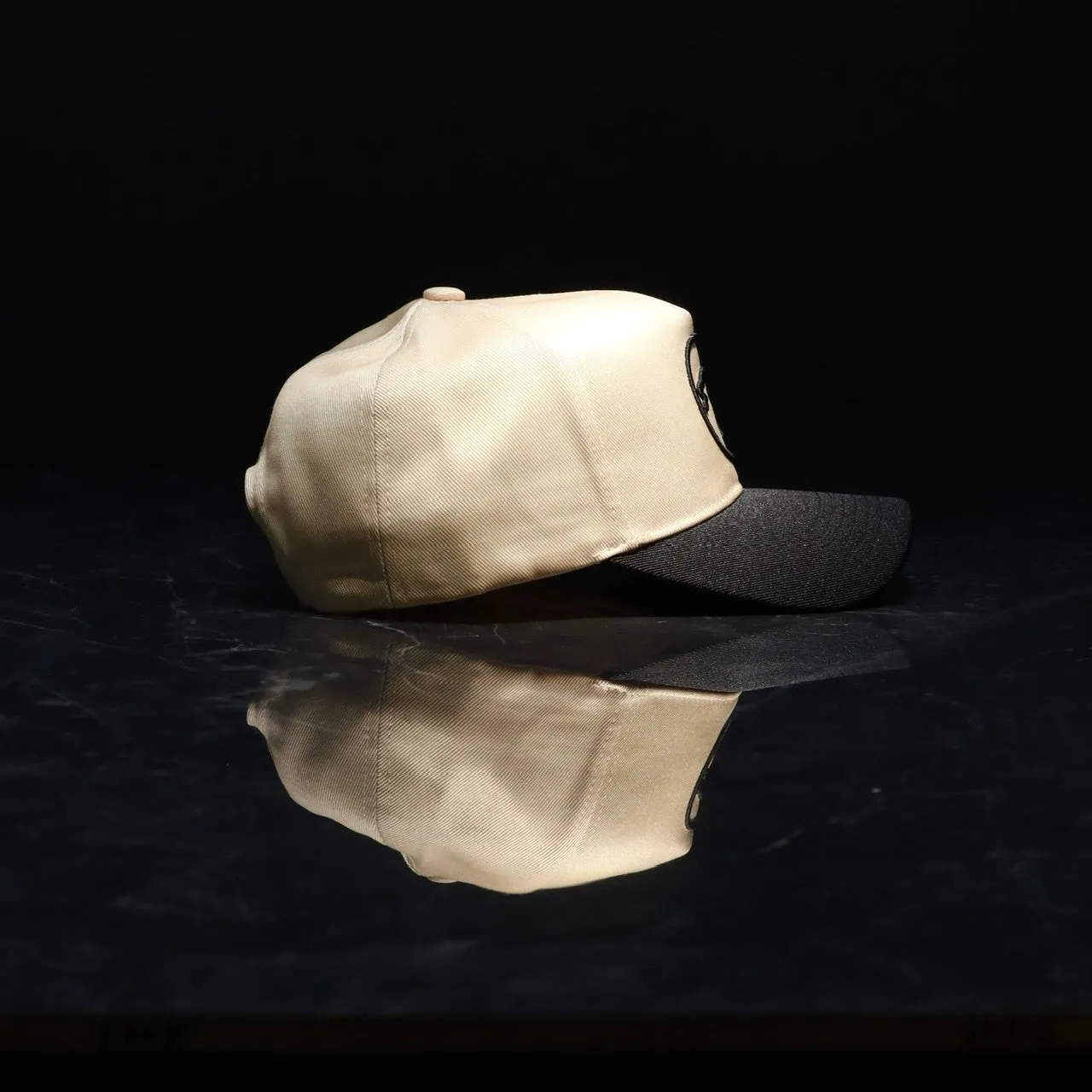 Trucker Hat Wolf Head Neutral