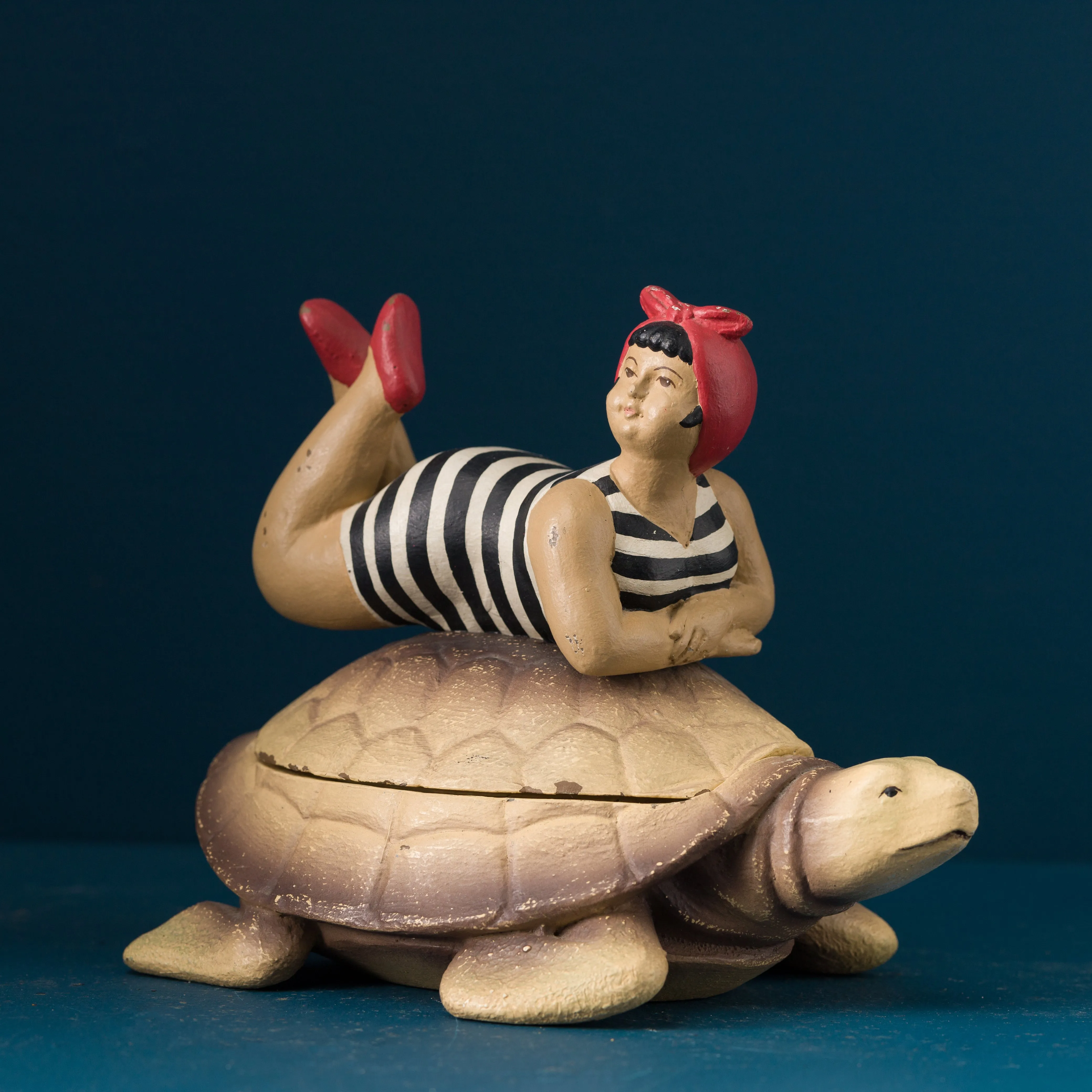 VALENTINE ON TURTLE BOX
