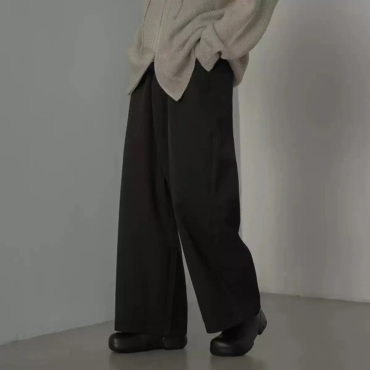 Zhou Basic Straight Jeans
